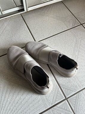 Lululemon laceless spin bike shoes